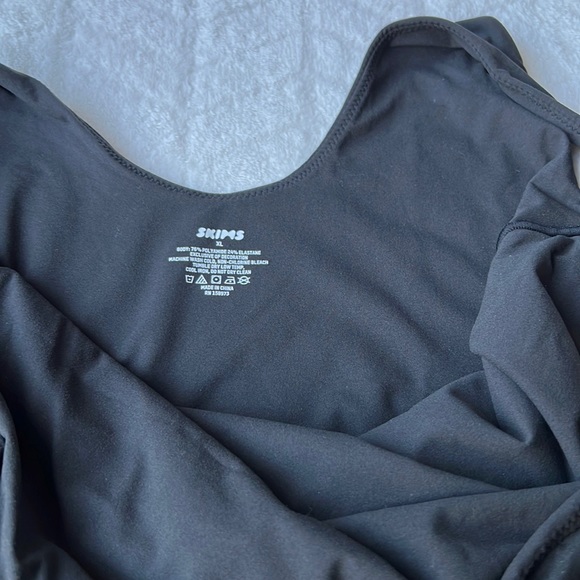 SKIMS Fits Everybody  Square Neck Bodysuit - Picture 10 of 10